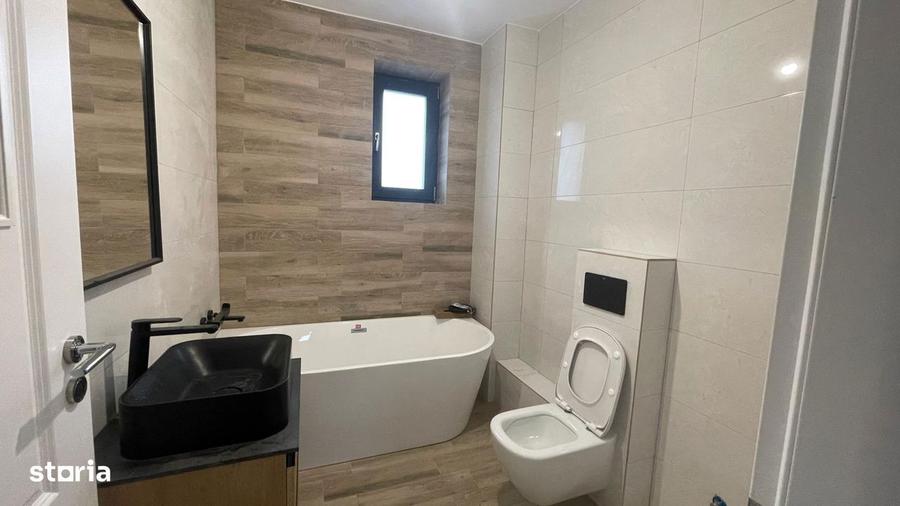 Casă cu 5 camere cu Teren 250 Mp în Central