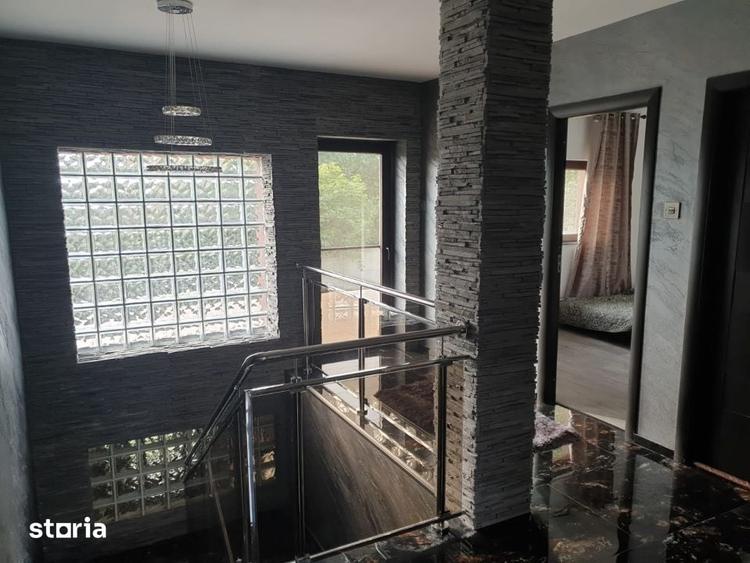 Casă cu 8 camere cu Teren 950 Mp în Brestei