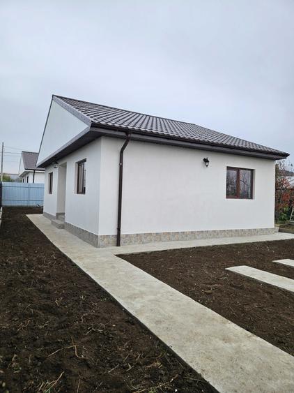 Casă cu 4 camere în Tulucești