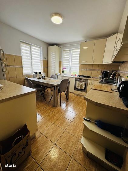 Apartament cu 4 camere, mobilat în Central