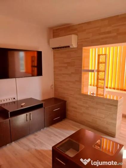 Apartament cu 4 camere decomandat în Confecții