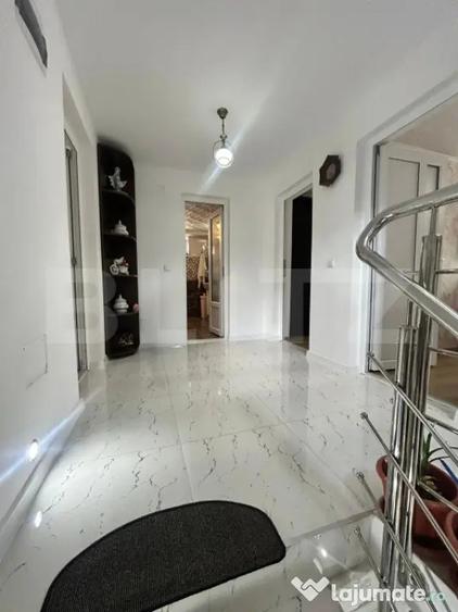 Casă cu 8 camere cu Teren 450 Mp în Central