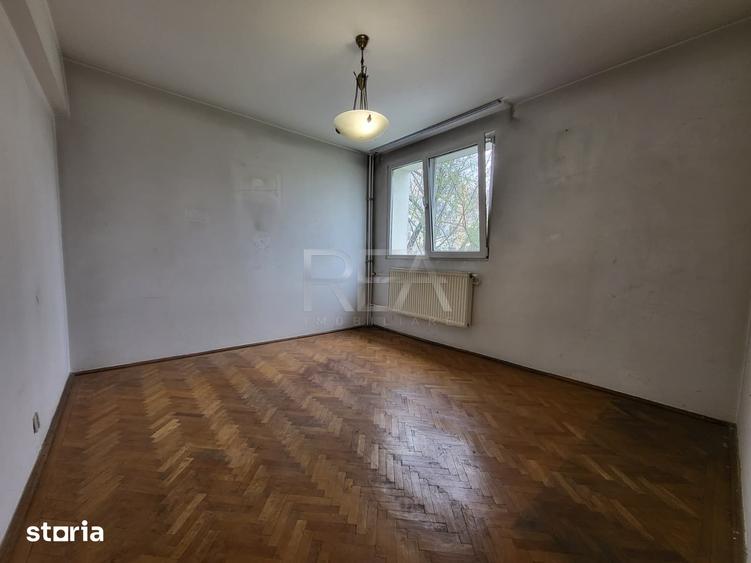 Apartament cu 4 camere semidecomandat în Sălăjan
