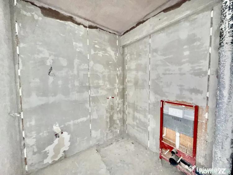 Apartament cu 3 camere semidecomandat în Matei Voievod