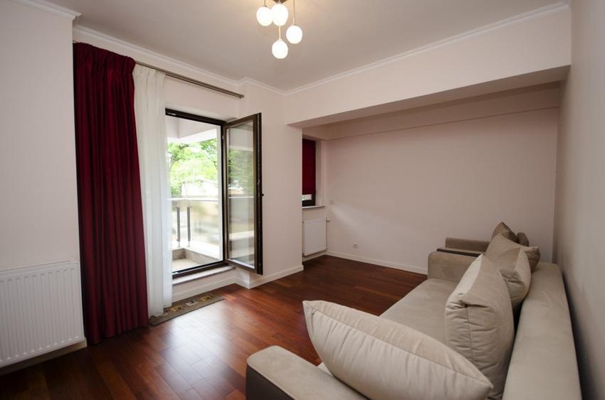 Apartament cu 3 camere decomandat în P-ța Victoriei