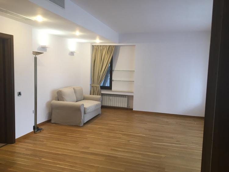 Apartament cu 4 camere semidecomandat în Capitale