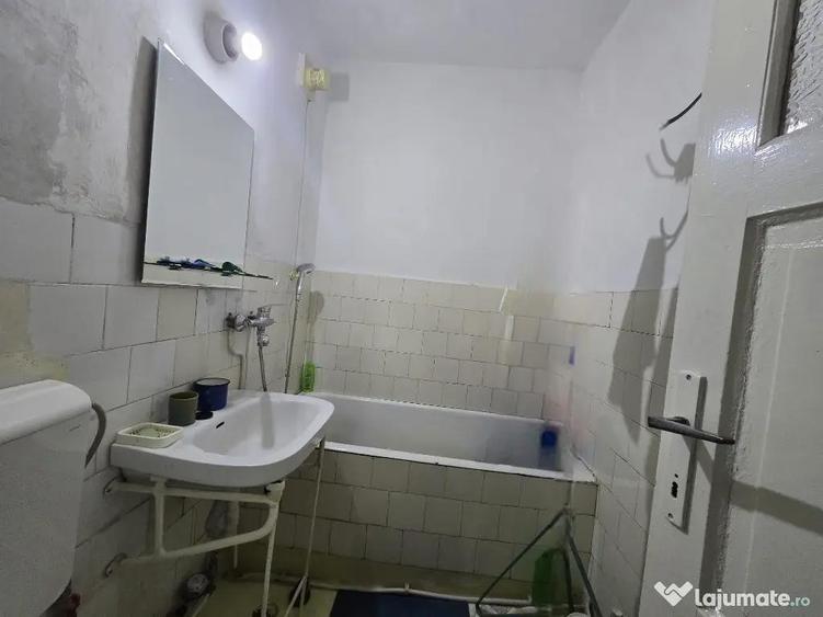 Apartament cu 2 camere semidecomandat în Calea Galați