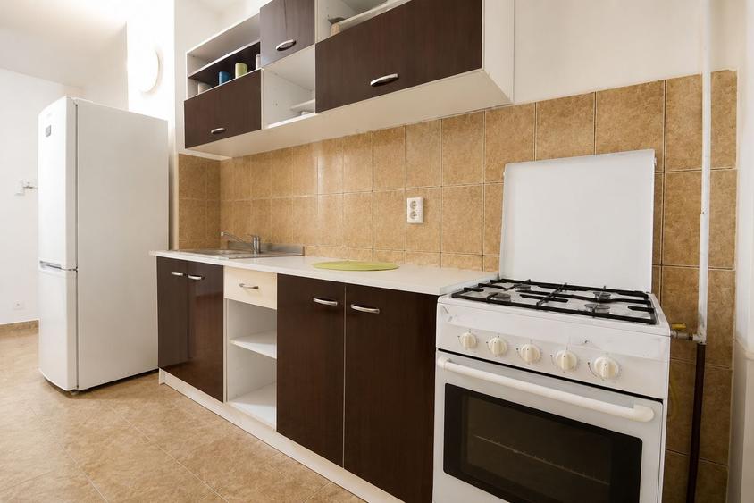 Apartament cu 2 camere decomandat, mobilat în Complex Studențesc