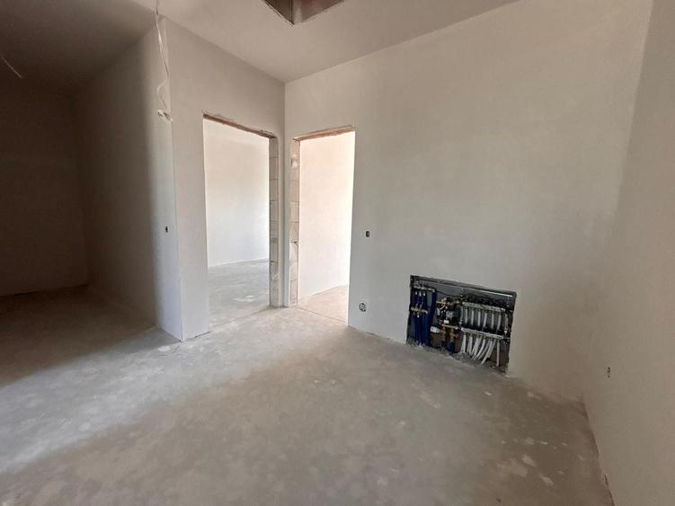 Duplex cu 4 camere cu Canalizare în Gușterița