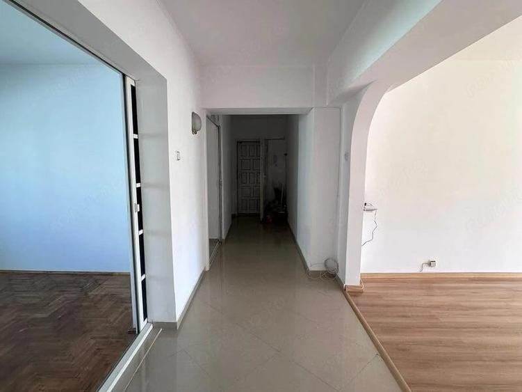Apartament cu 4 camere decomandat în Decebal