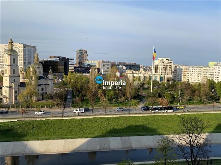 Birou, de 106 mp, în Central