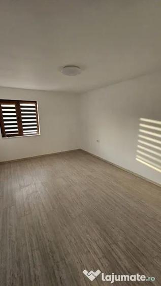 Casă cu 3 camere cu Teren 1720 Mp în Băicoi