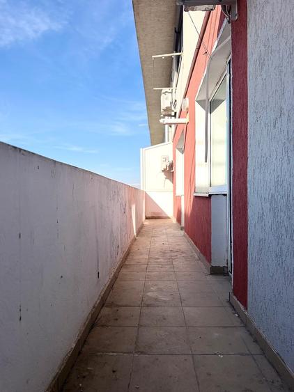 Apartament cu 3 camere semidecomandat în Drumul Taberei