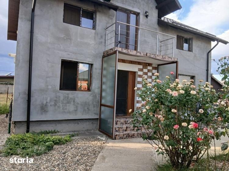 Casă cu 4 camere cu Teren 150 Mp în Bradu