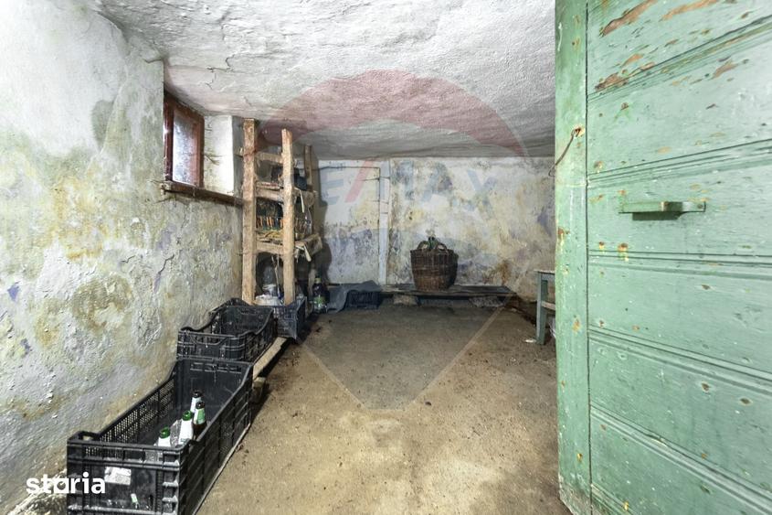 Casă cu 4 camere cu Teren 1068 Mp în Părău