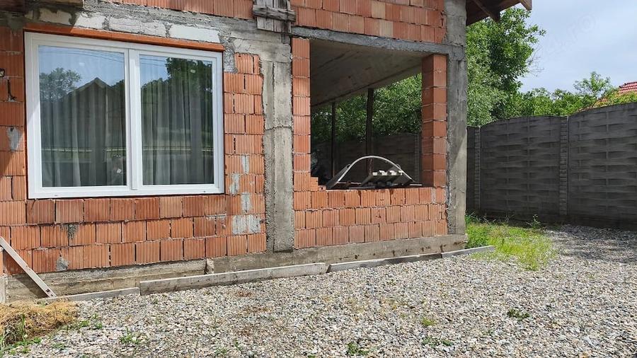 Casă cu Teren 948 Mp în Bejan