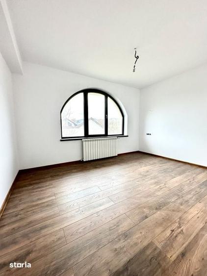 Casă cu 6 camere cu Teren 783 Mp în Cornu
