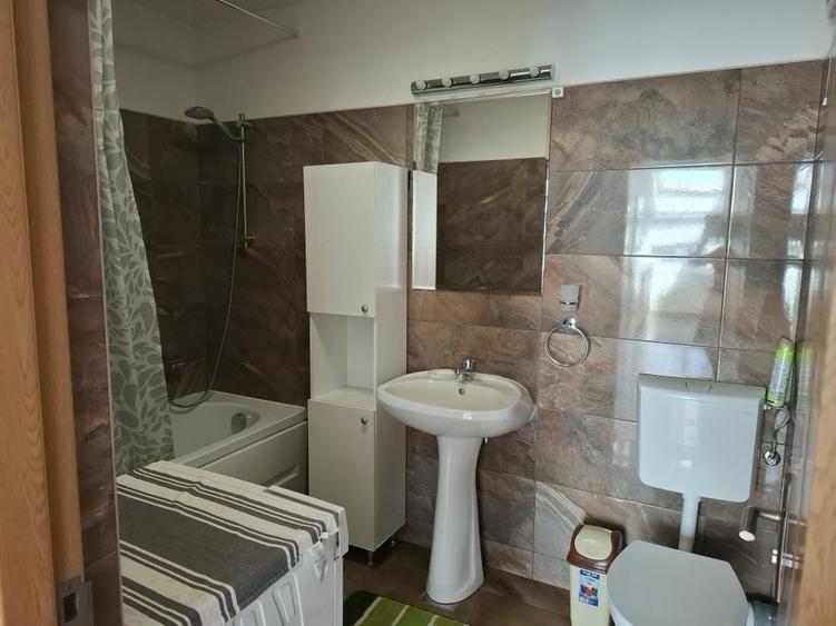 Apartament cu 2 camere semidecomandat în Florești