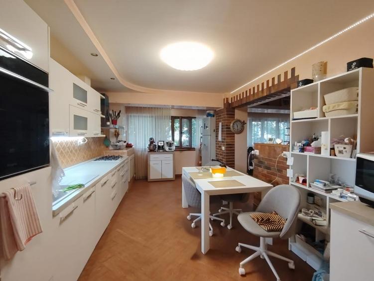 Apartament cu 3 camere decomandat, mobilat în Ultracentral