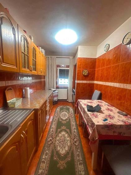 De vanzare apartament cu 4 camere, 2 bai si 2 balcoane, mobilat si utilat, etaj intermediar - 3
