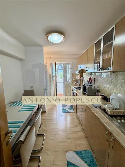 Apartament cu 4 camere decomandat, mobilat în Republicii