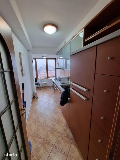 Apartament cu 3 camere semidecomandat în Dorobanți