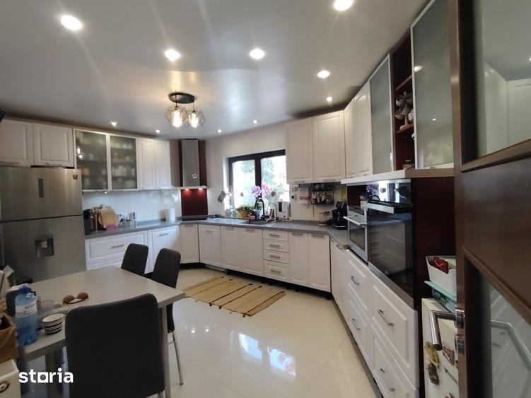 Casă cu 7 camere cu Teren 900 Mp în Corbeanca