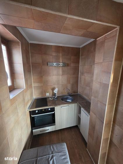 Casă cu 8 camere cu Teren 350 Mp în Dobroești