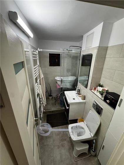 Apartament cu 4 camere decomandat în Cug