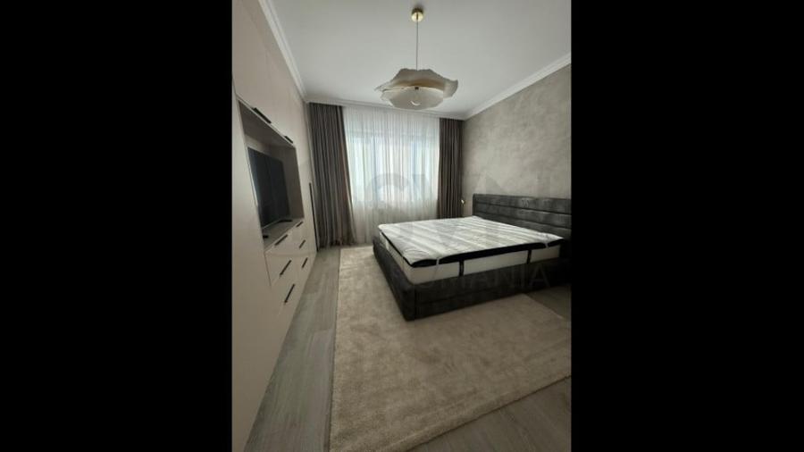 Apartament cu 3 camere decomandat în Sisești