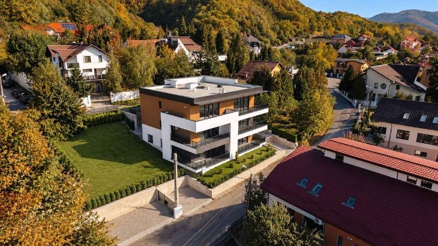 Apartament cu 3 camere decomandat, mobilat în Central