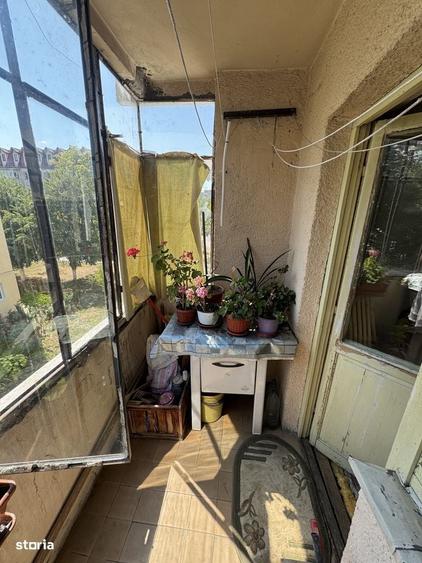 Apartament cu 3 camere semidecomandat în Exterior Vest