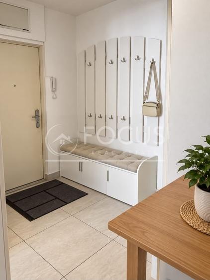 Apartament cu 4 camere decomandat, mobilat în Tei