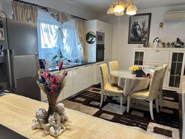 Casă cu 4 camere în Berceni