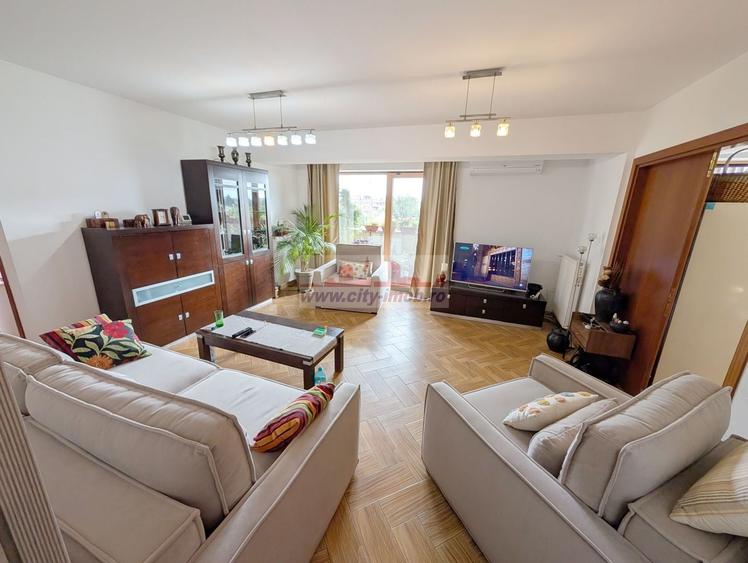 Apartament cu 3 camere decomandat în Străulești