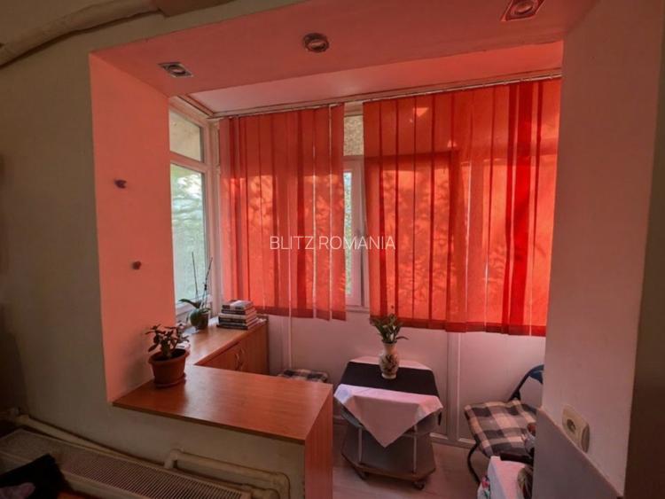 Apartament 3 camere de vanzare Craiovi?a Noua, zona O