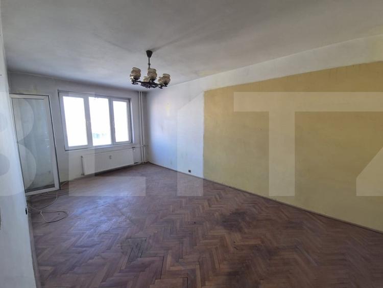 Apartament cu 3 camere decomandat în Complex Studențesc