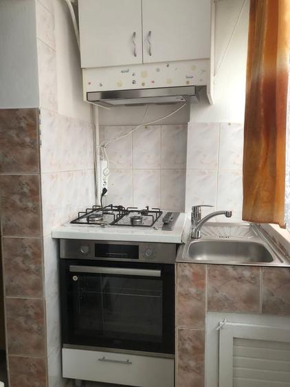 Vand aprtament cu 2 camere, decomandat, zona foarte buna - 3