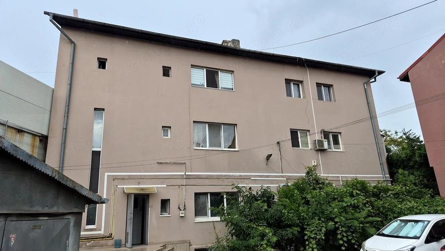 Apartament cu 3 camere semidecomandat în Basarab