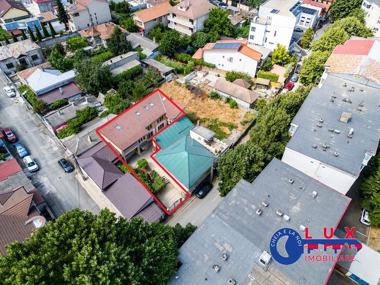 Casă individuală cu 8 camere cu Canalizare în Ultracentral