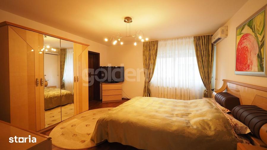 Casă cu 10 camere cu Teren 633 Mp în Central