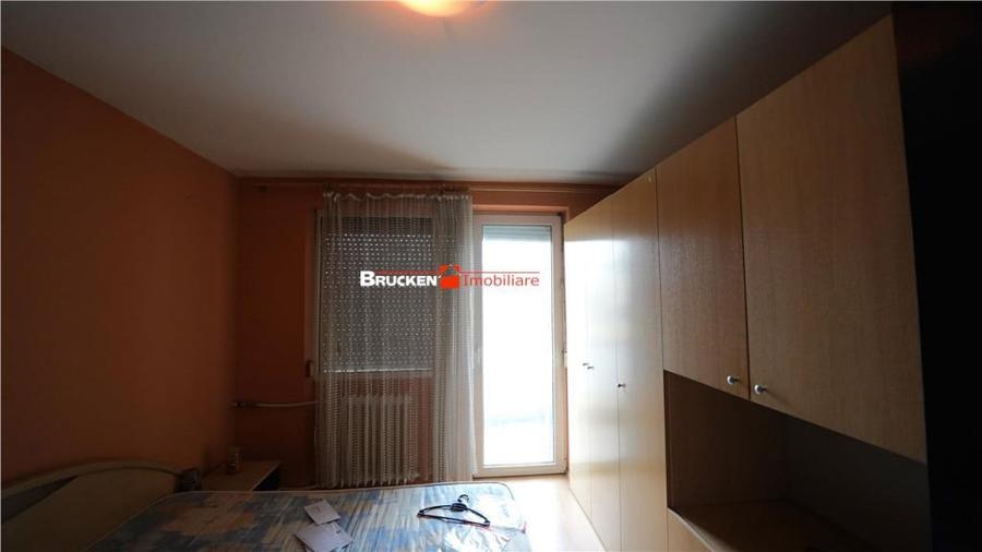 Apartament cu 4 camere decomandat în Rogerius
