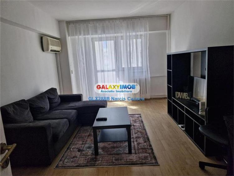 Apartament cu 2 camere semidecomandat, mobilat în P-ța Victoriei