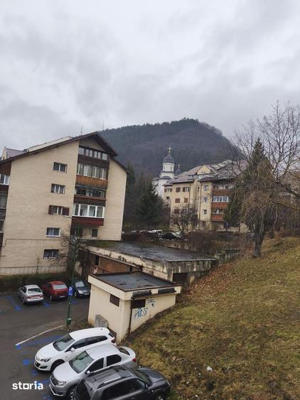 Apartament cu 3 camere decomandat, mobilat în Răcădău