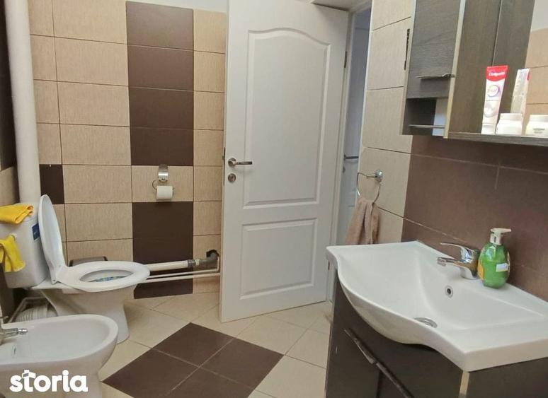 Casă cu 5 camere cu Teren 6381 Mp în Bârnova