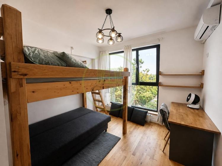 Apartament cu 3 camere semidecomandat, mobilat în Băneasa