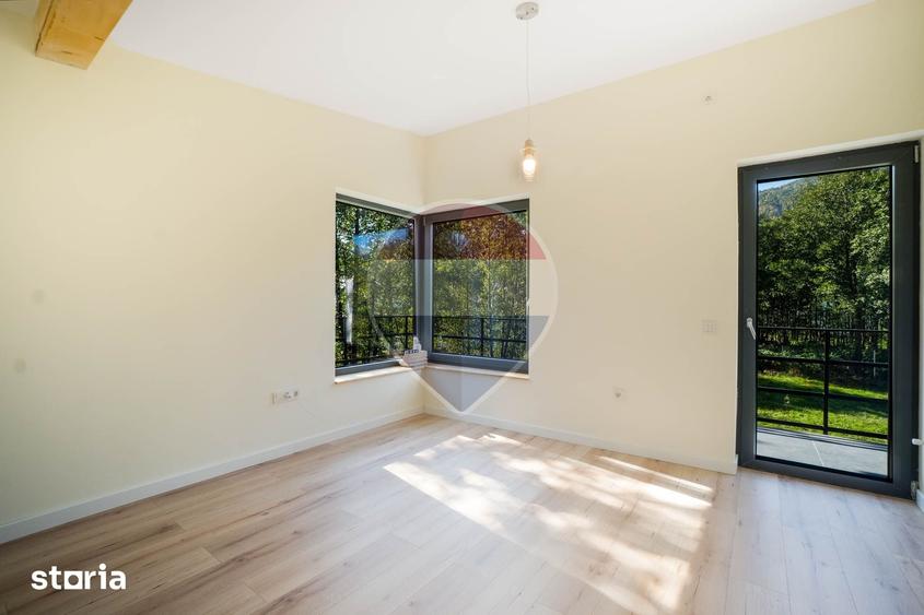 Casă cu 3 camere cu Teren 1790 Mp în Central