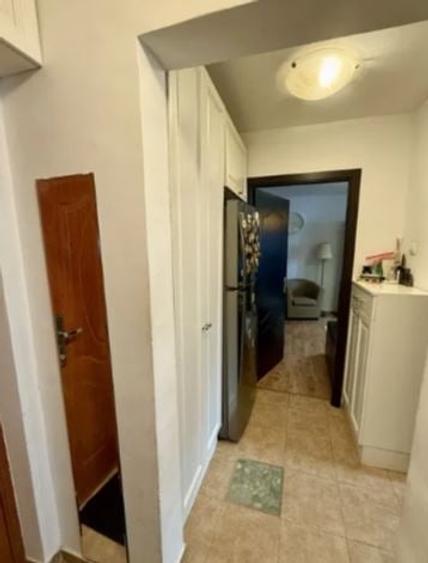 Apartament cu 2 camere decomandat, mobilat în P-ța Victoriei