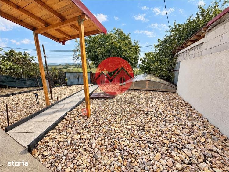 Casă cu 3 camere decomandat în Mineri