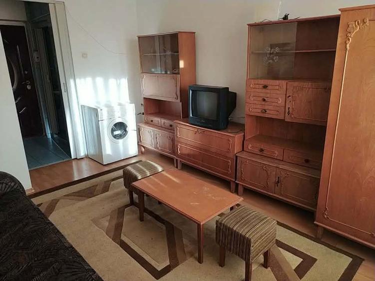Garsonieră decomandată în Central